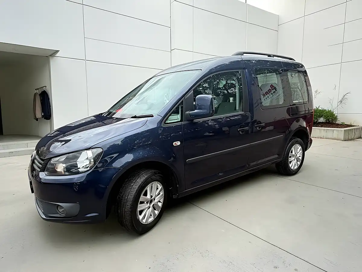 Used 2013 Volkswagen Caddy Life Blue - Interior and Exterior details 3