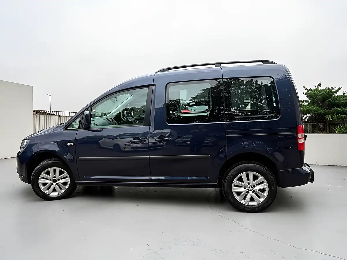 Used 2013 Volkswagen Caddy Life Blue - Interior and Exterior details 4