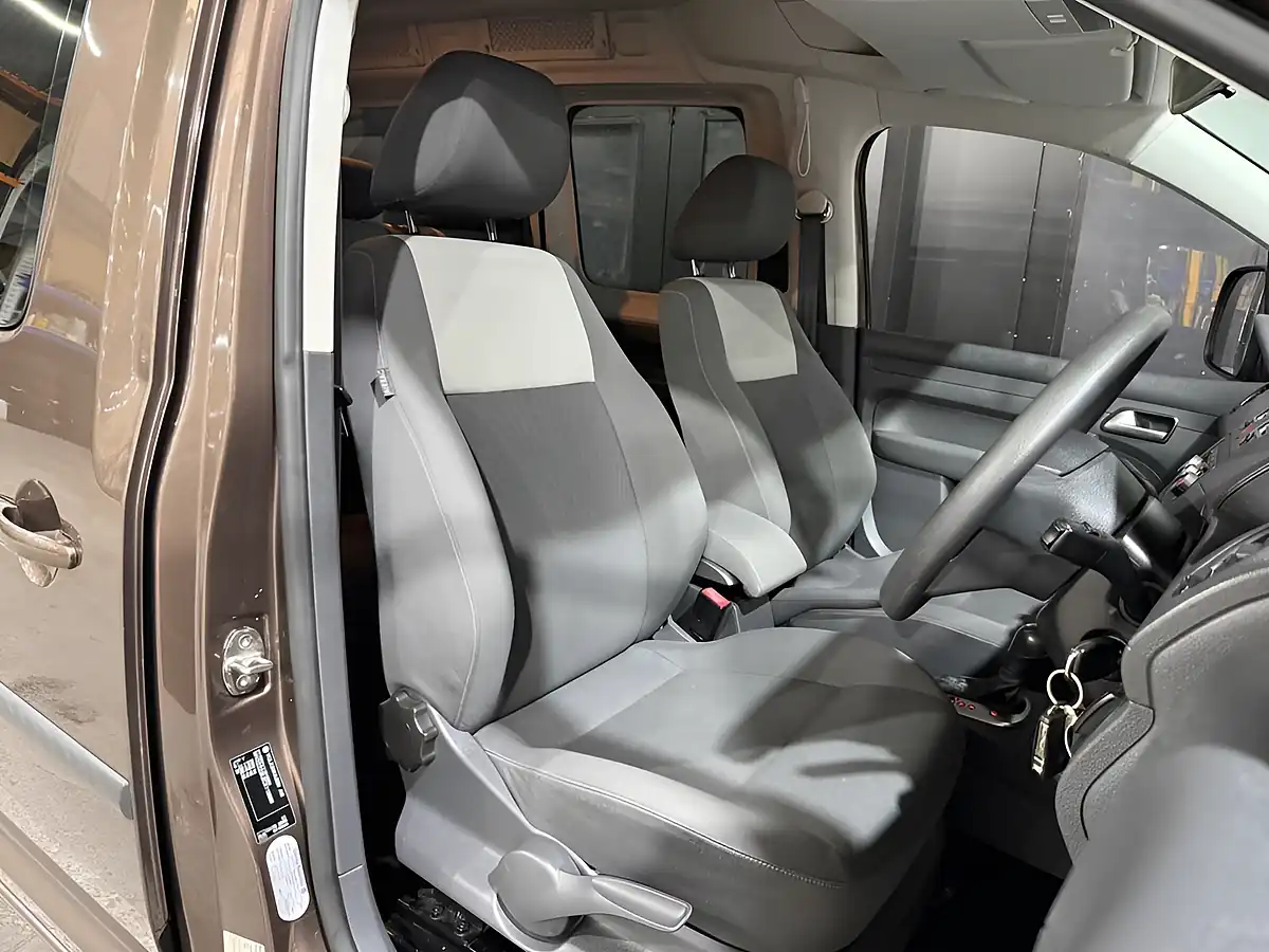 Used 2013 Volkswagen Caddy Maxi Life Brown - Interior and Exterior details 10