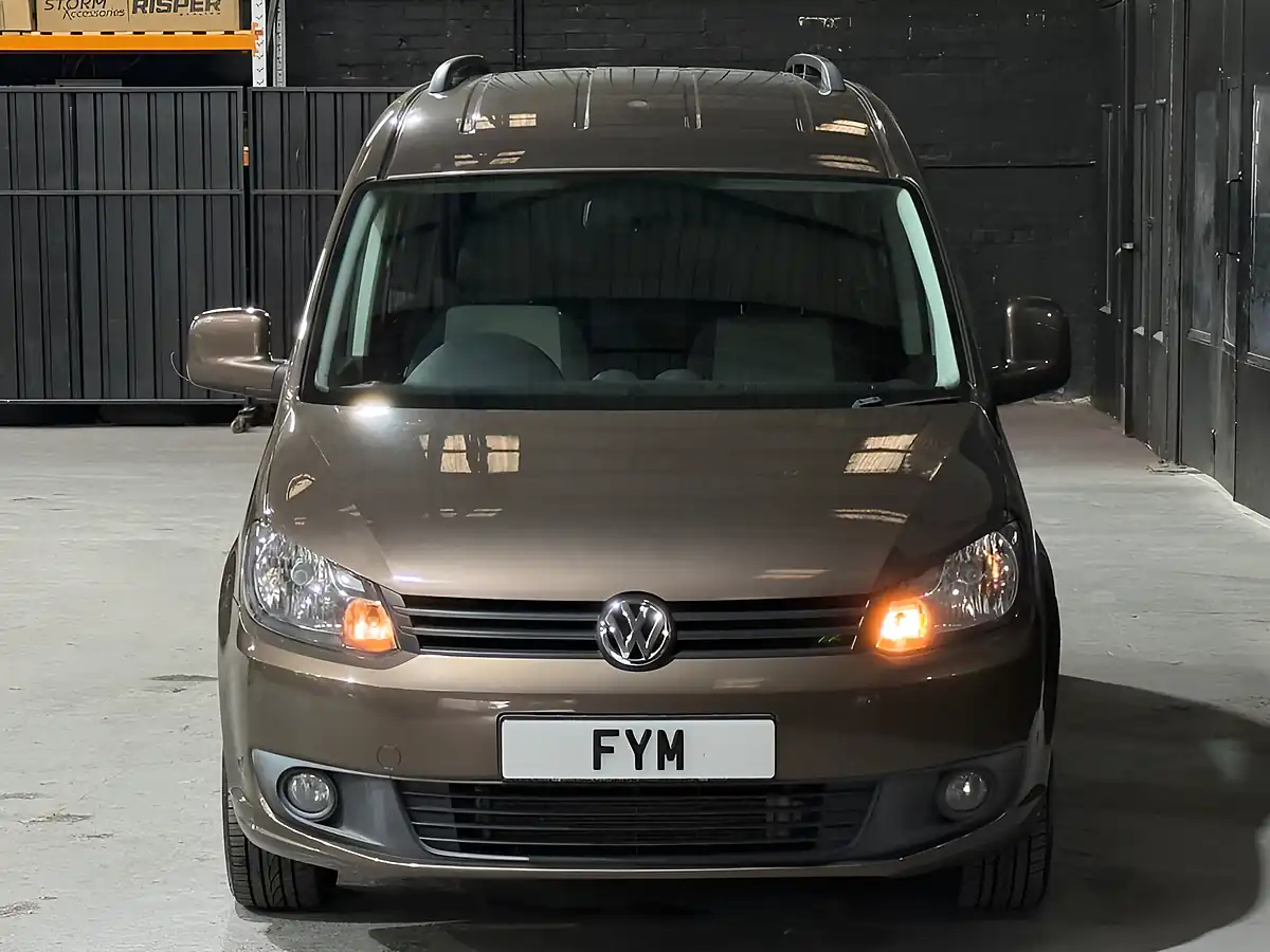 Used 2013 Volkswagen Caddy Maxi Life Brown - Interior and Exterior details 14