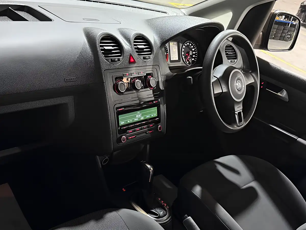 Used 2013 Volkswagen Caddy Maxi Life Brown - Interior and Exterior details 16