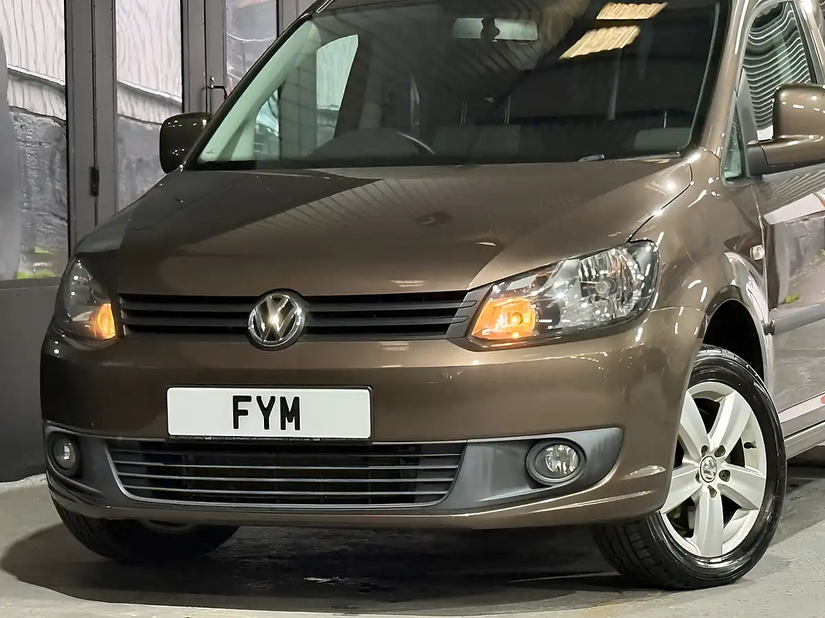 Used 2013 Volkswagen Caddy Maxi Life Brown - Interior and Exterior details 17