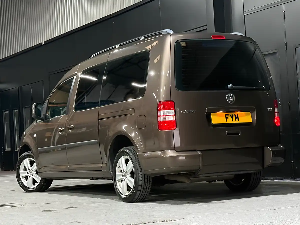 Used 2013 Volkswagen Caddy Maxi Life Brown - Interior and Exterior details 19