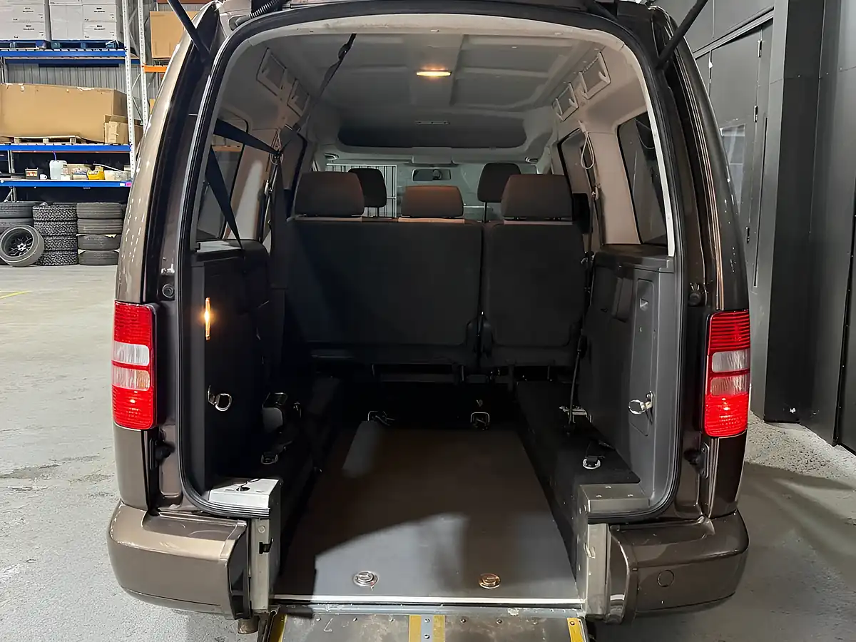 Used 2013 Volkswagen Caddy Maxi Life Brown - Interior and Exterior details 9