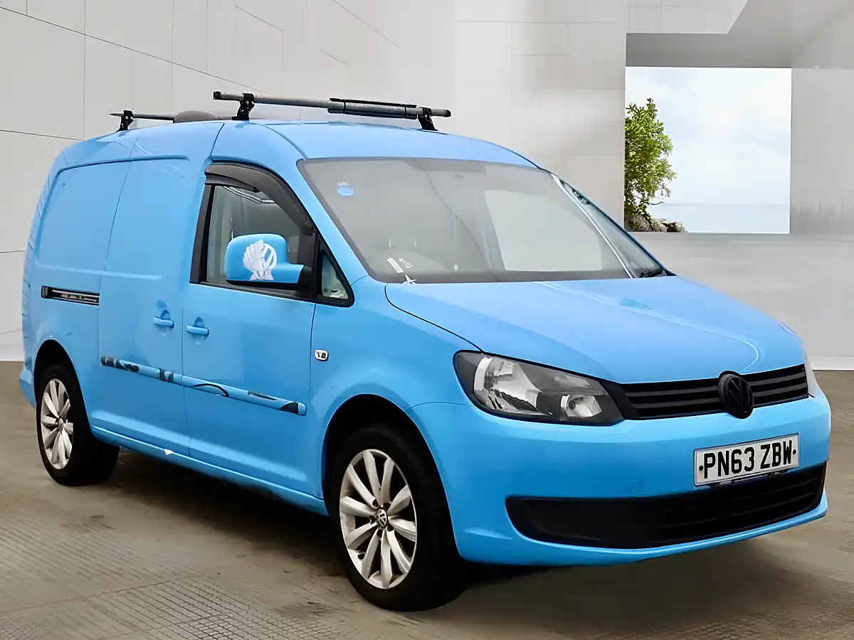 Used 2013 Volkswagen Caddy Maxi Startline Blue - Front View