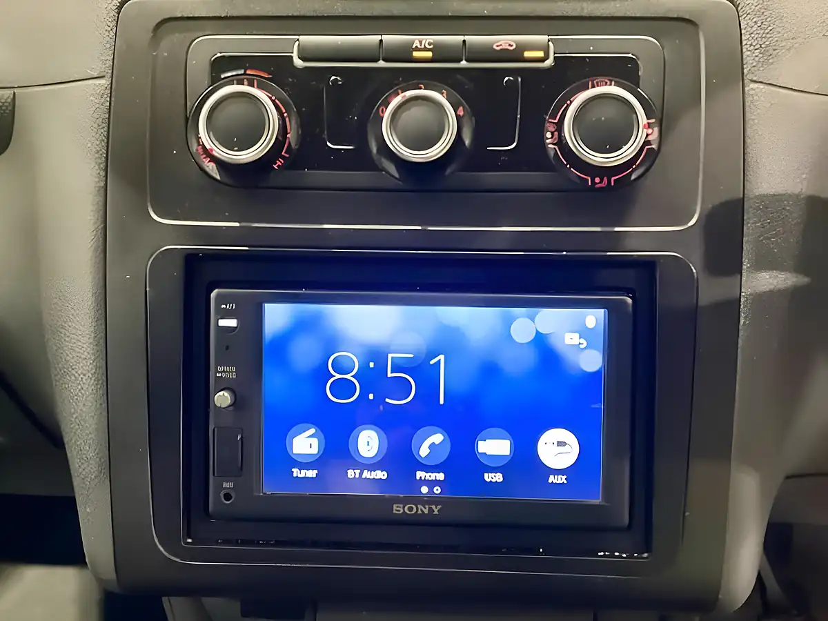 Used 2013 Volkswagen Caddy Maxi Startline Blue - Interior and Exterior details 9