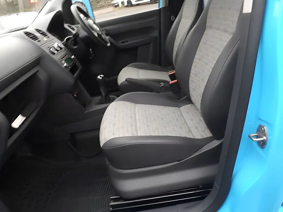 Used 2013 Volkswagen Caddy Startline Blue - Interior and Exterior details 4