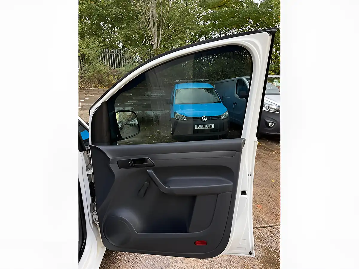 Used 2013 Volkswagen Caddy Startline White - Interior and Exterior details 15