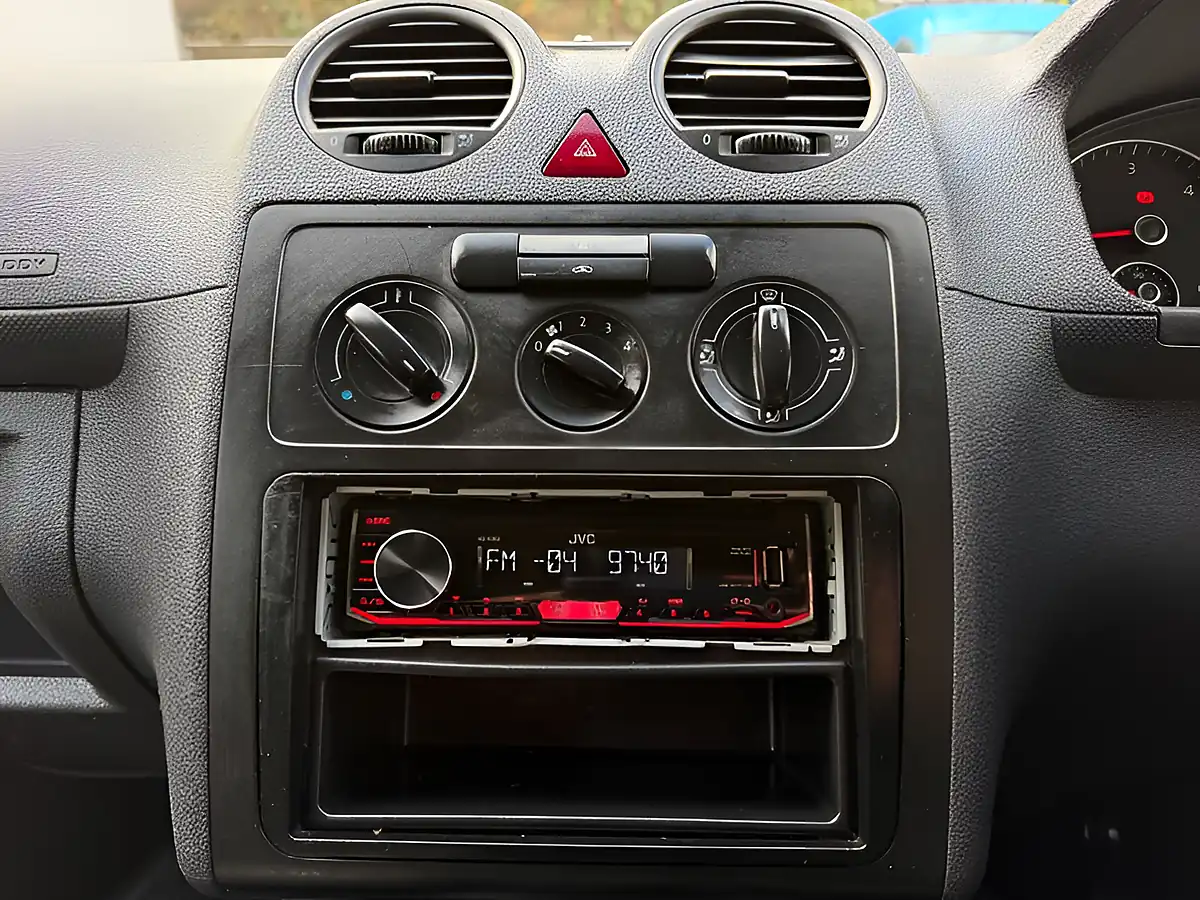 Used 2013 Volkswagen Caddy Startline White - Interior and Exterior details 16