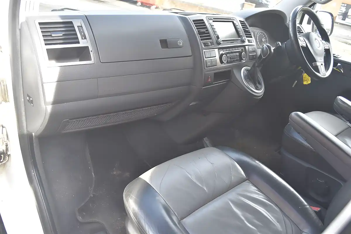 Used 2013 Volkswagen Caravelle Edition 25 White - Interior and Exterior details 4