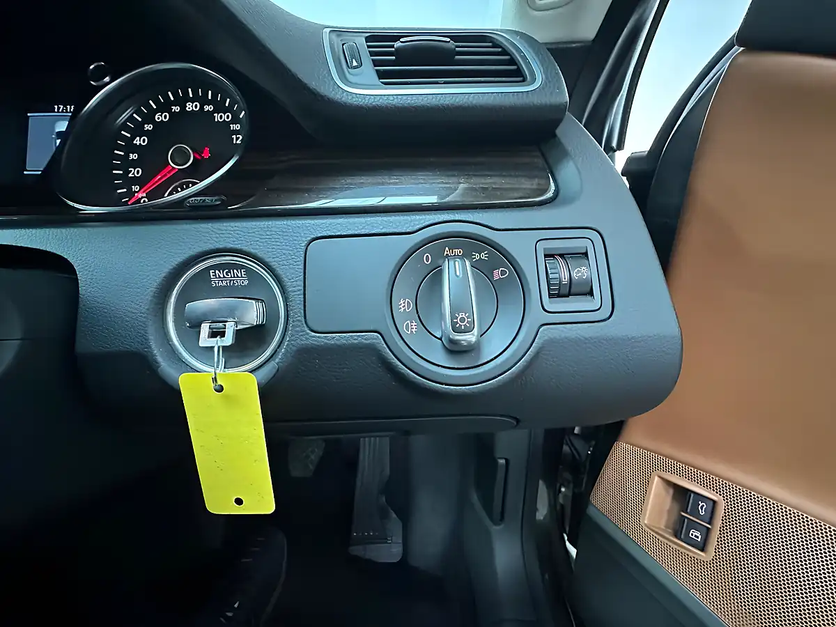 Used 2013 Volkswagen Cc Bluemotion Tech GT Brown - Interior and Exterior details 17