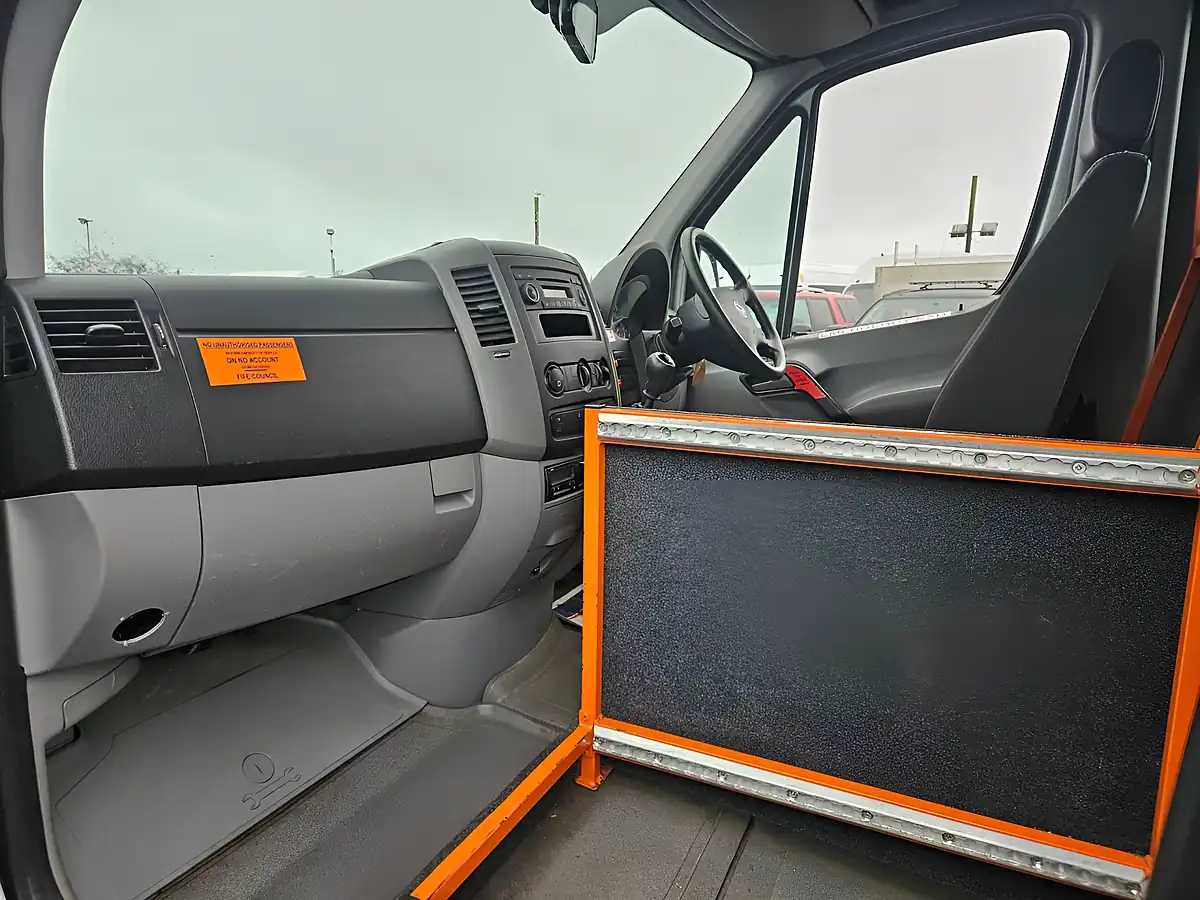 Used 2013 Volkswagen Crafter CR50 Maxi Silver - Interior and Exterior details 12