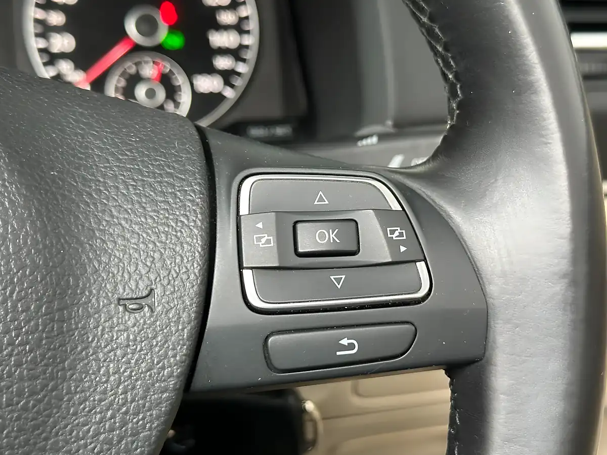 Used 2013 Volkswagen Eos Bluemotion Tech Sport Cabriolet Blue - Interior and Exterior details 16