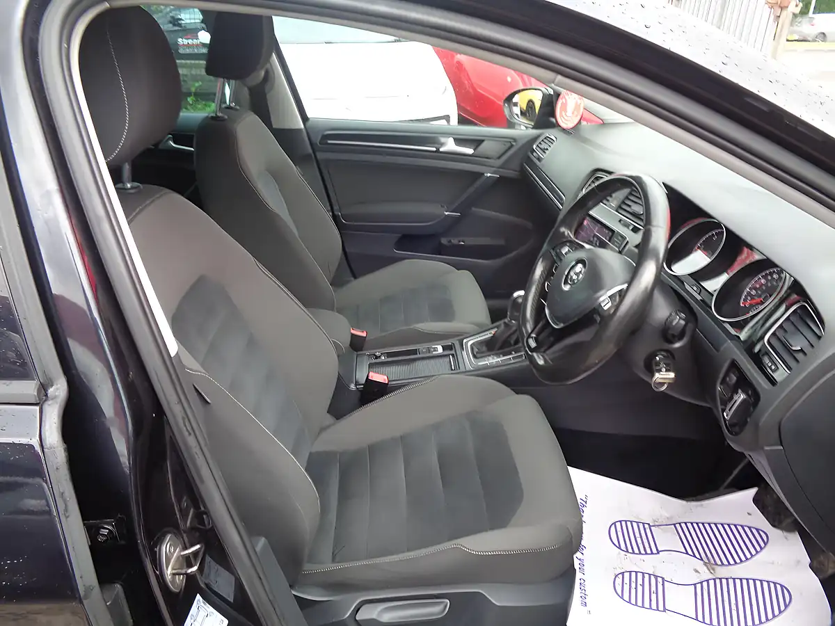 Used 2013 Volkswagen Golf Bluemotion Tech GT Black - Interior and Exterior details 10
