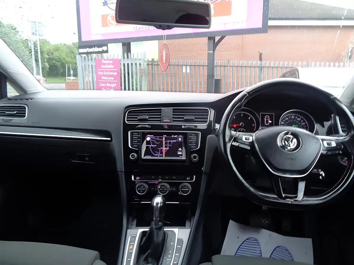 Used 2013 Volkswagen Golf Bluemotion Tech GT Black - Interior and Exterior details 13