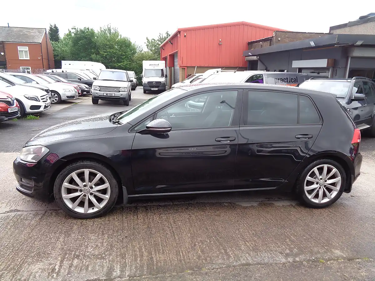 Used 2013 Volkswagen Golf Bluemotion Tech GT Black - Interior and Exterior details 7
