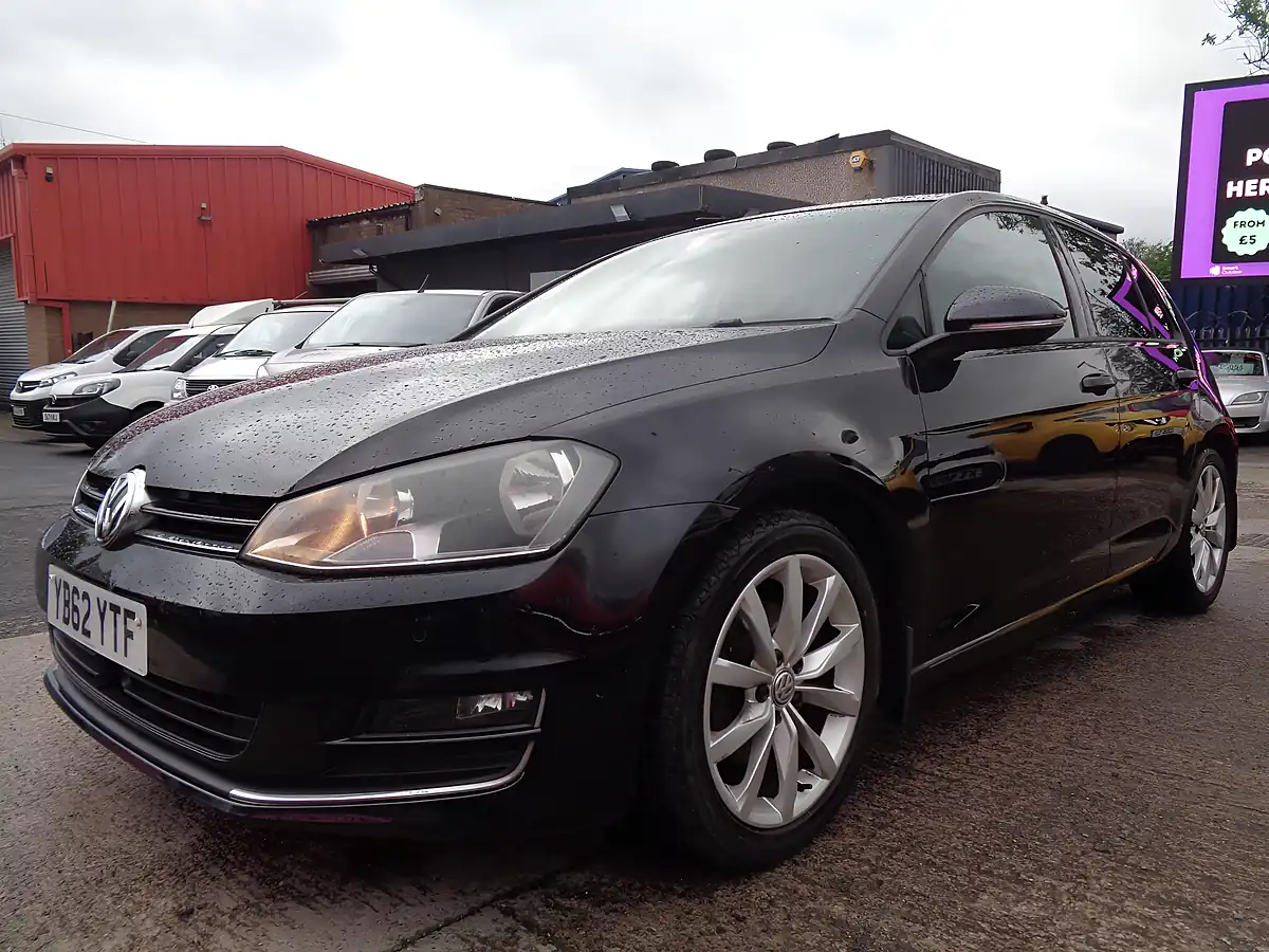 Used 2013 Volkswagen Golf Bluemotion Tech GT Black - Interior and Exterior details 8