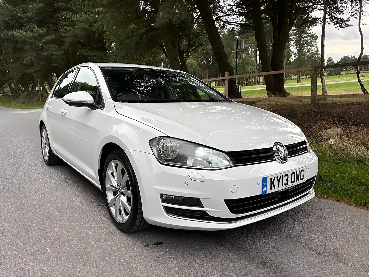 Used 2013 Volkswagen Golf Bluemotion Tech GT White - Front View