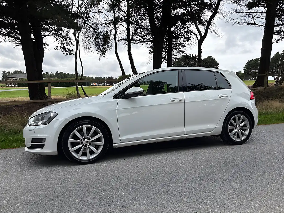 Used 2013 Volkswagen Golf Bluemotion Tech GT White - Interior and Exterior details 10