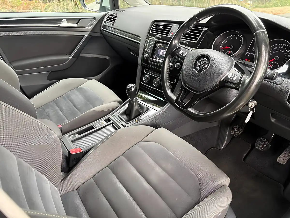 Used 2013 Volkswagen Golf Bluemotion Tech GT White - Interior and Exterior details 12