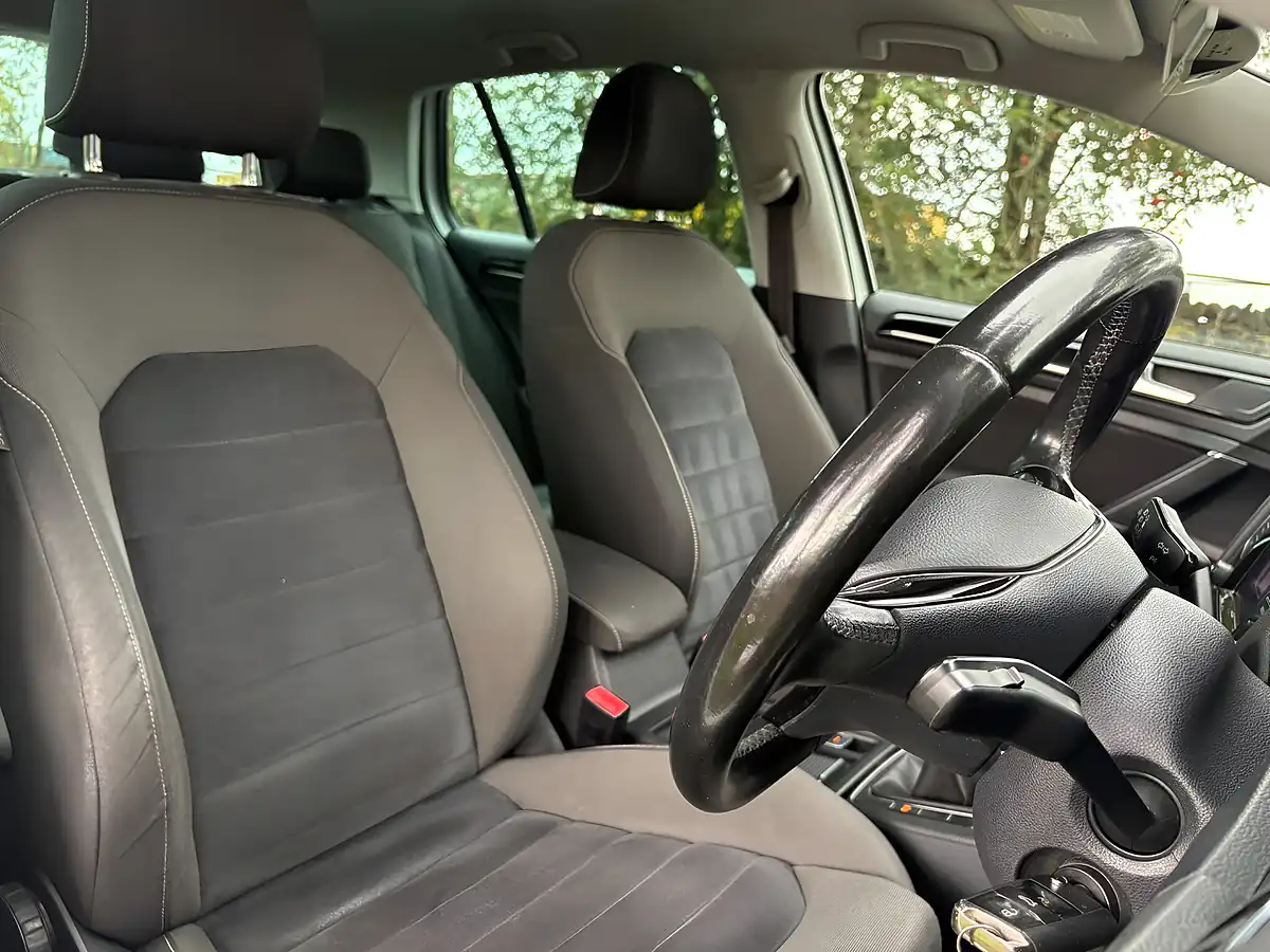 Used 2013 Volkswagen Golf Bluemotion Tech GT White - Interior and Exterior details 13