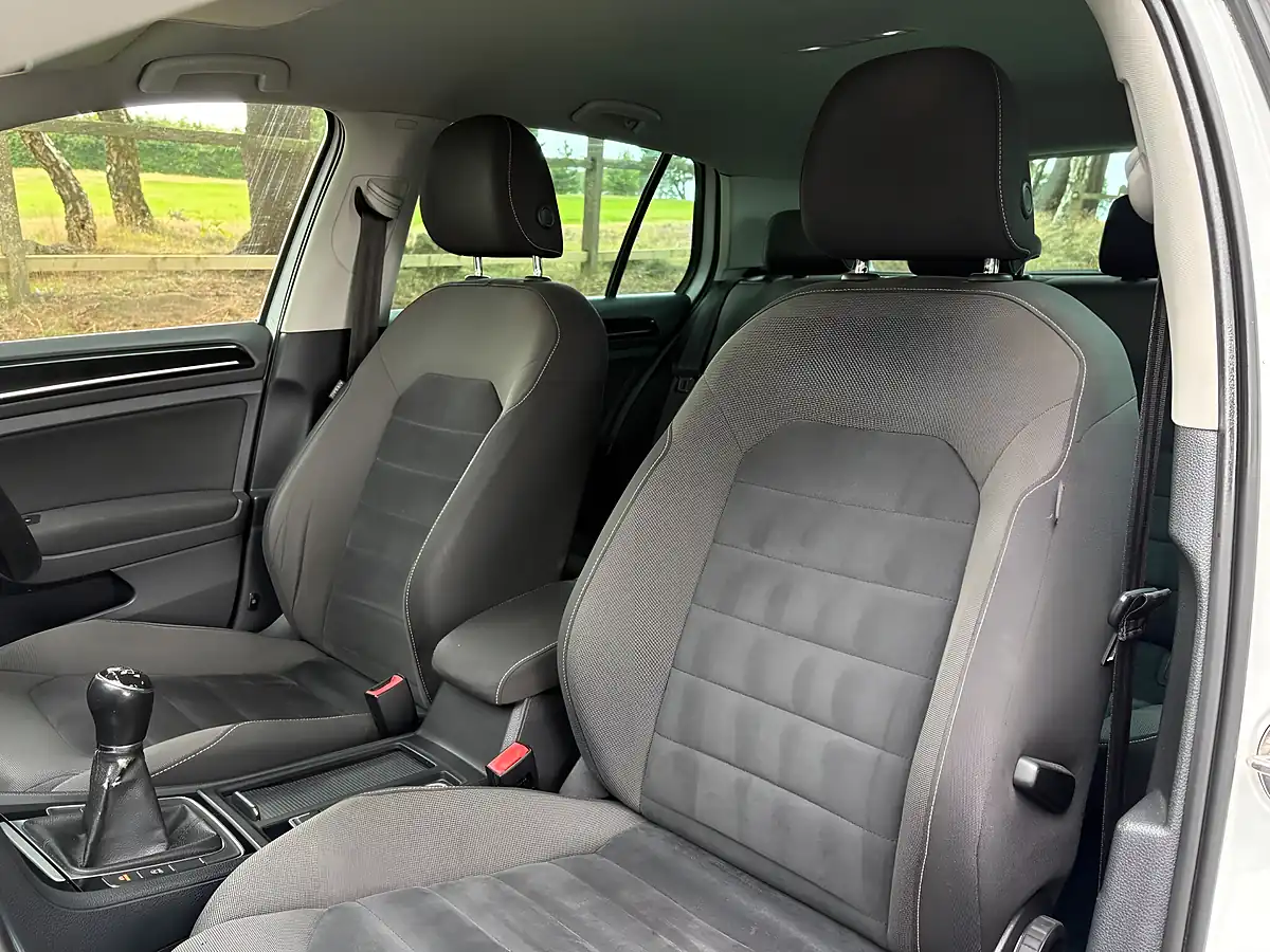 Used 2013 Volkswagen Golf Bluemotion Tech GT White - Interior and Exterior details 14
