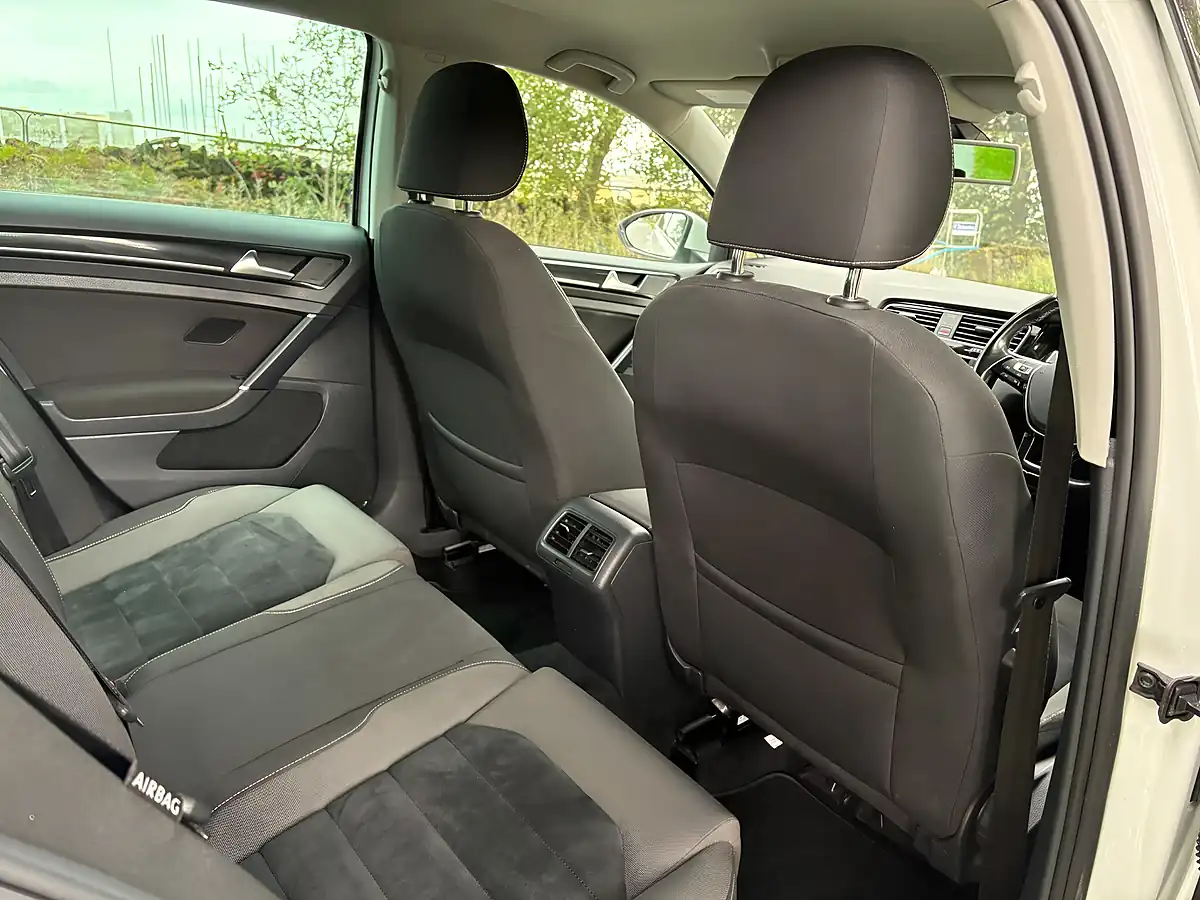 Used 2013 Volkswagen Golf Bluemotion Tech GT White - Interior and Exterior details 15