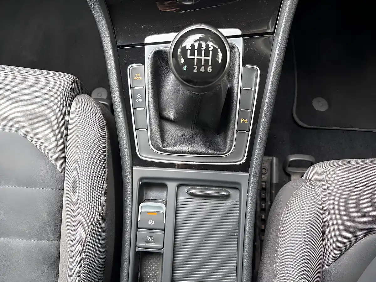 Used 2013 Volkswagen Golf Bluemotion Tech GT White - Interior and Exterior details 17