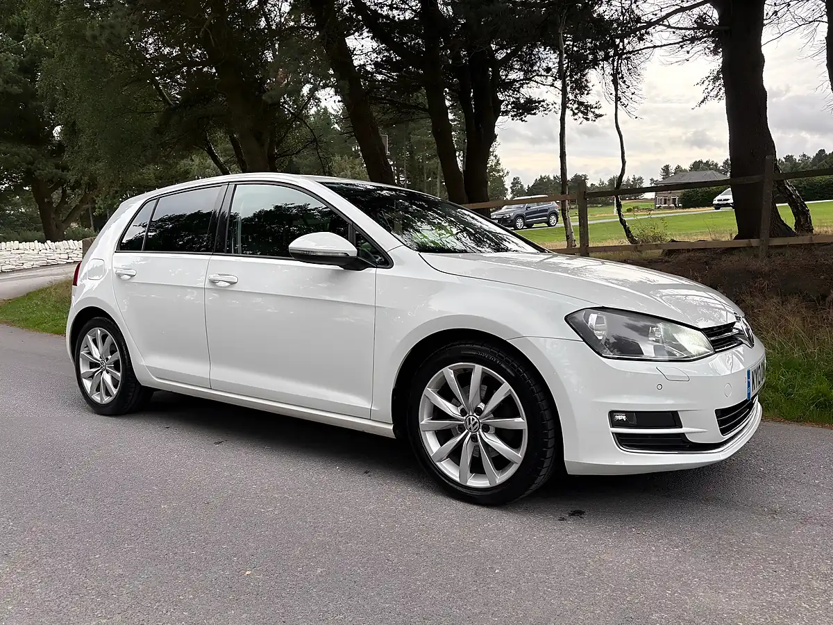 Used 2013 Volkswagen Golf Bluemotion Tech GT White - Interior and Exterior details 2