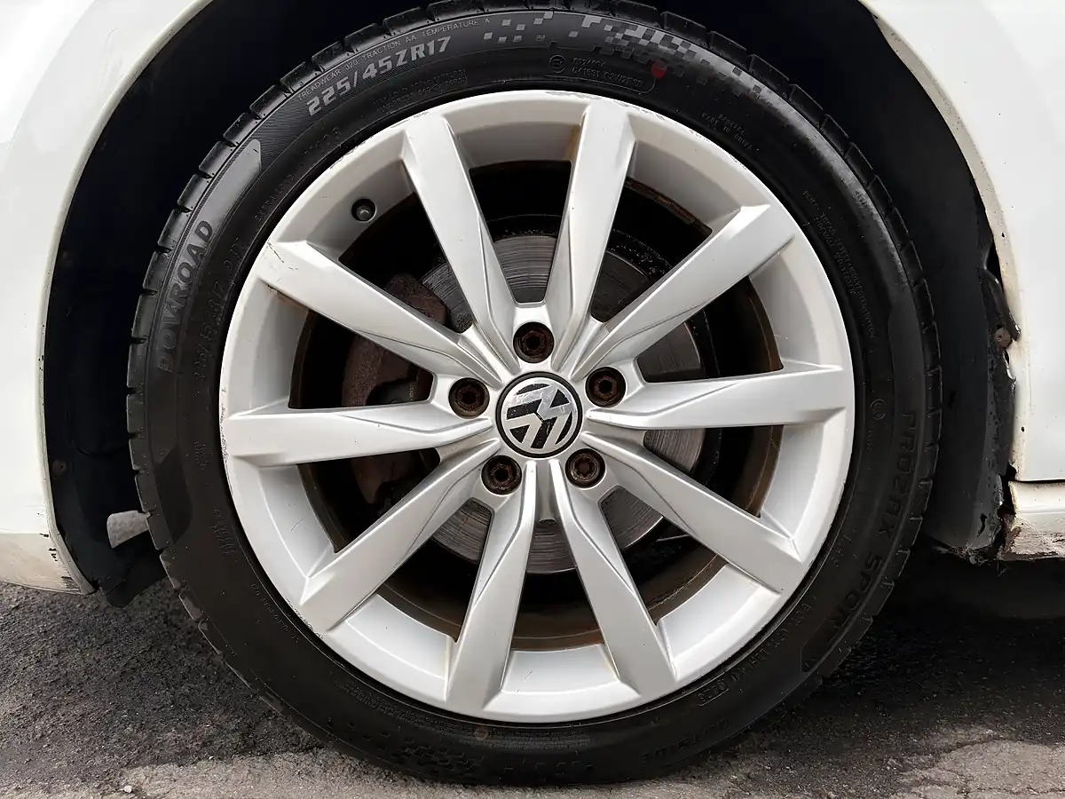 Used 2013 Volkswagen Golf Bluemotion Tech GT White - Interior and Exterior details 20
