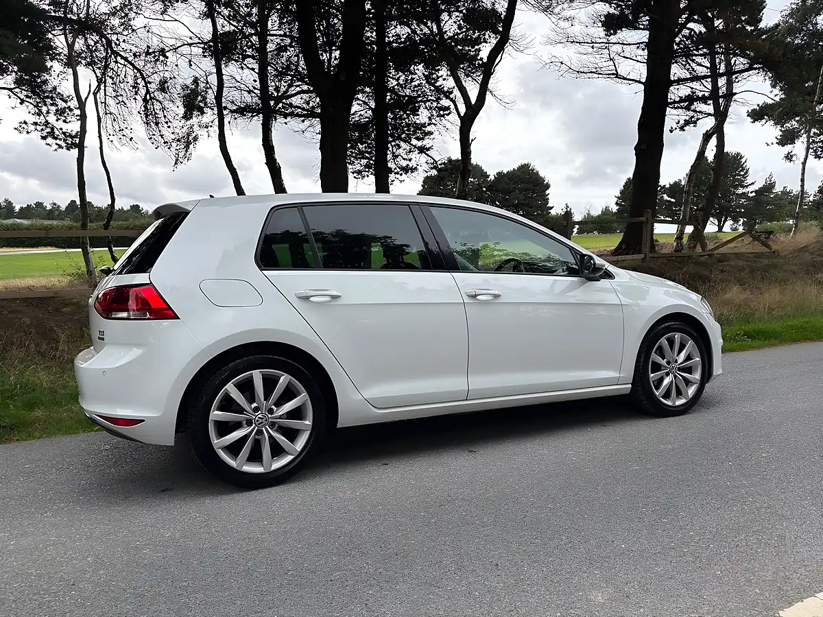 Used 2013 Volkswagen Golf Bluemotion Tech GT White - Interior and Exterior details 5