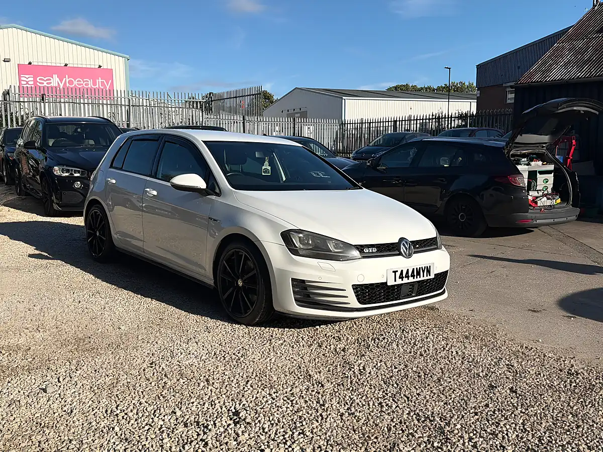 Used 2013 Volkswagen Golf Bluemotion Tech Gtd White - Front View