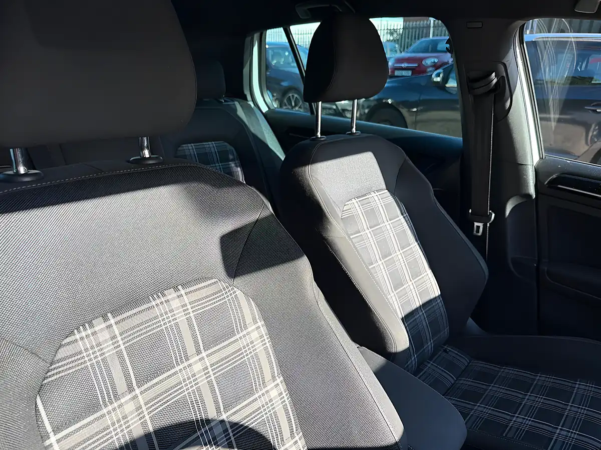 Used 2013 Volkswagen Golf Bluemotion Tech Gtd White - Interior and Exterior details 10