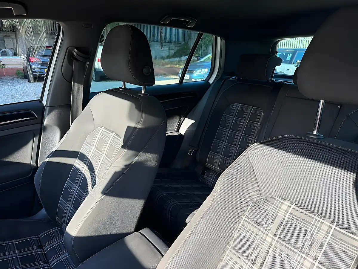 Used 2013 Volkswagen Golf Bluemotion Tech Gtd White - Interior and Exterior details 12