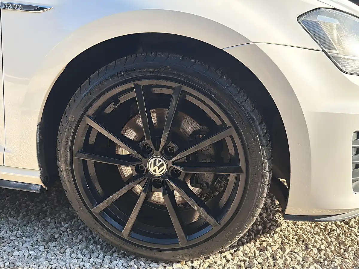 Used 2013 Volkswagen Golf Bluemotion Tech Gtd White - Interior and Exterior details 18