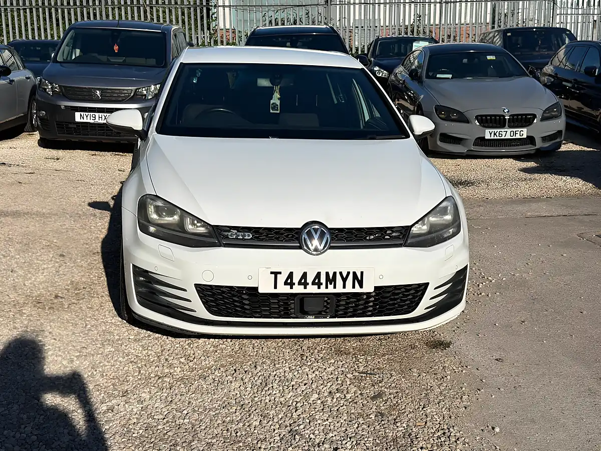 Used 2013 Volkswagen Golf Bluemotion Tech Gtd White - Interior and Exterior details 2