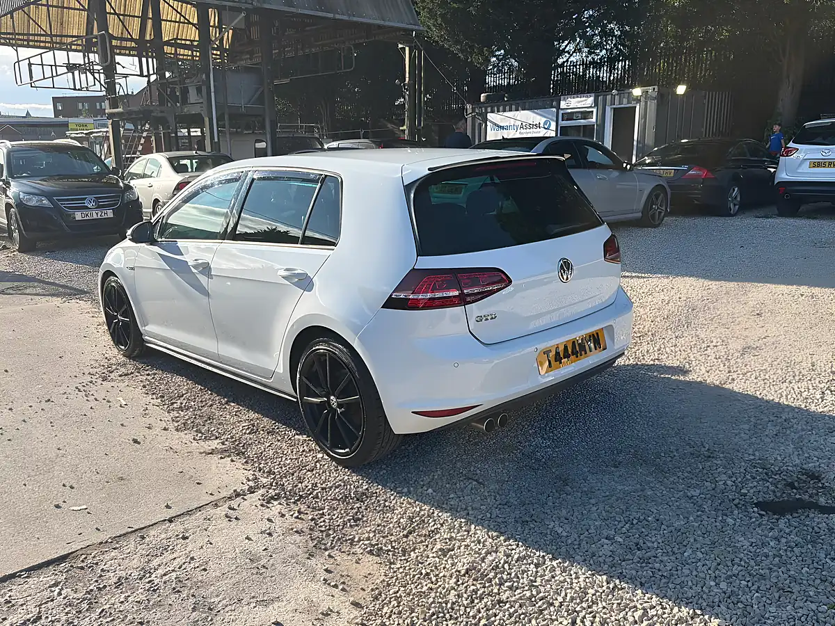 Used 2013 Volkswagen Golf Bluemotion Tech Gtd White - Interior and Exterior details 5