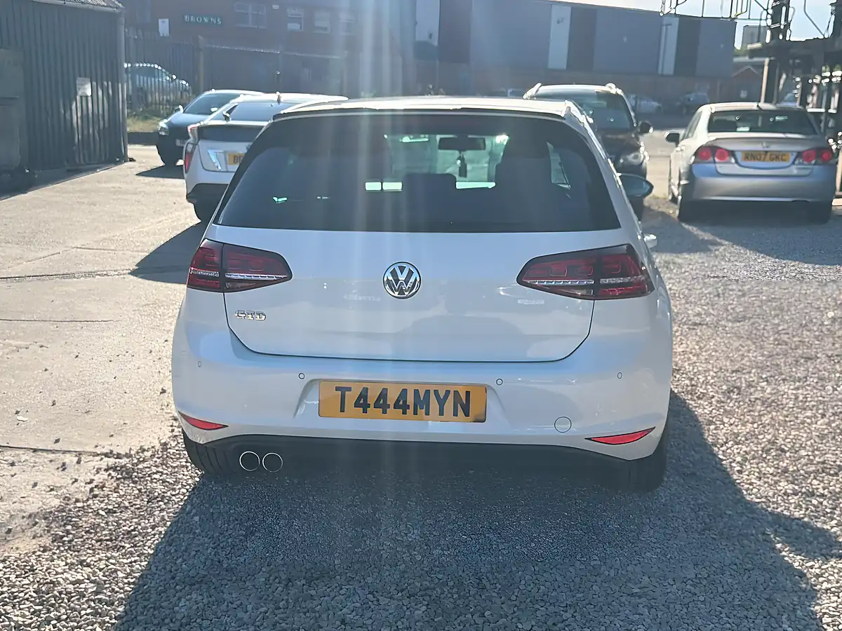 Used 2013 Volkswagen Golf Bluemotion Tech Gtd White - Interior and Exterior details 6