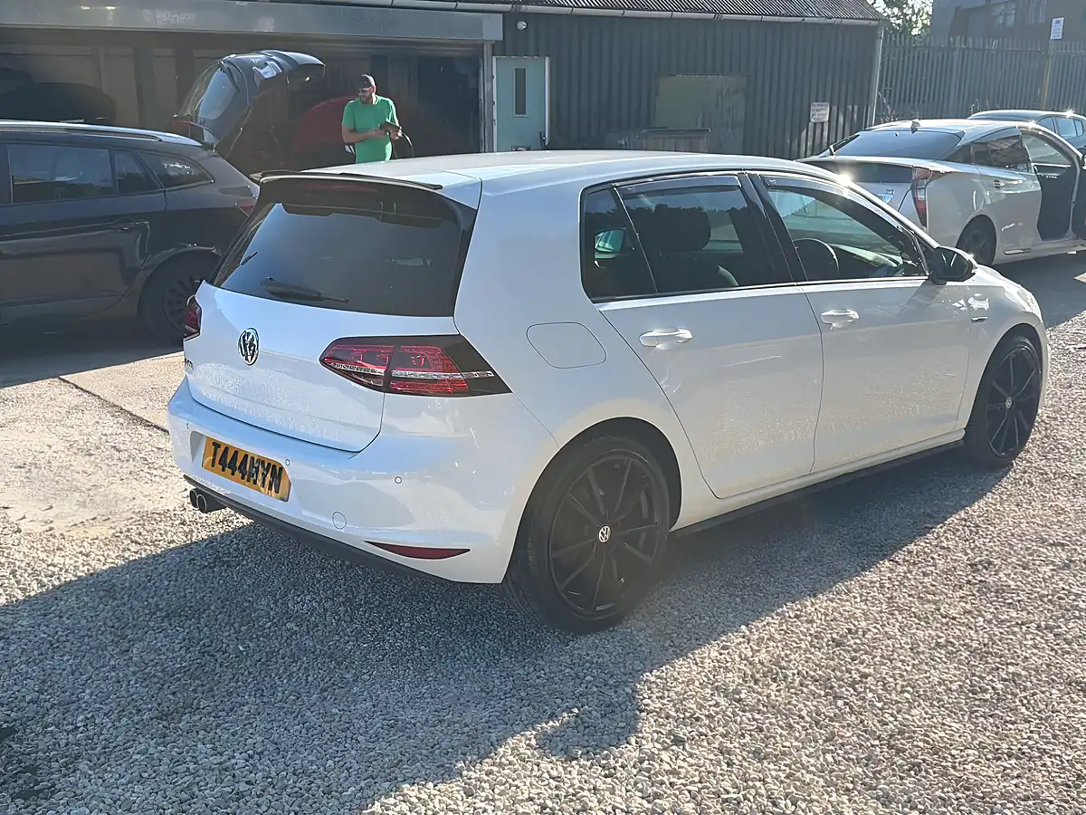 Used 2013 Volkswagen Golf Bluemotion Tech Gtd White - Interior and Exterior details 7