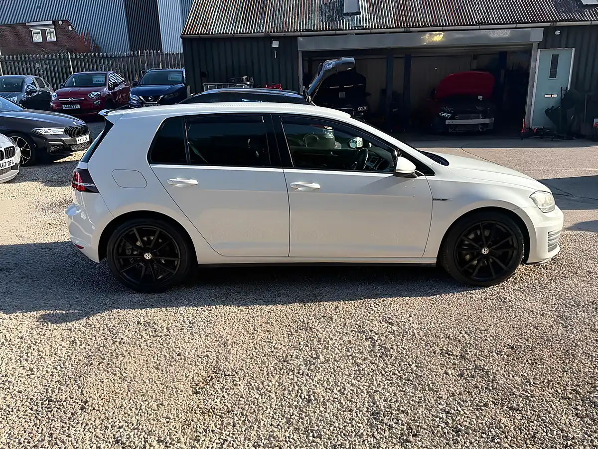 Used 2013 Volkswagen Golf Bluemotion Tech Gtd White - Interior and Exterior details 8