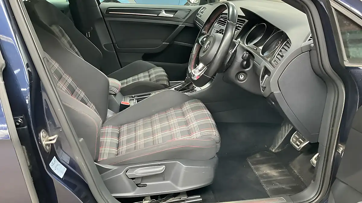 Used 2013 Volkswagen Golf Bluemotion Tech GTI Blue - Interior and Exterior details 9