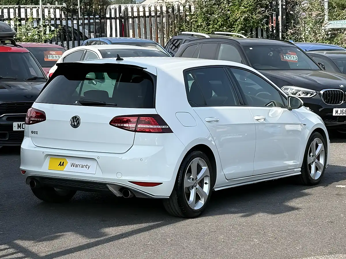 Used 2013 Volkswagen Golf Bluemotion Tech GTI White - Interior and Exterior details 11