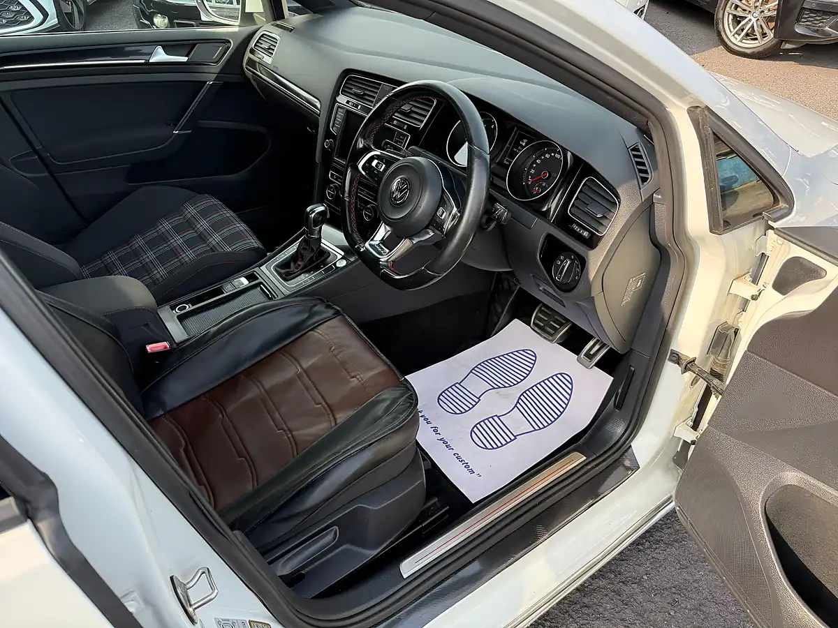 Used 2013 Volkswagen Golf Bluemotion Tech GTI White - Interior and Exterior details 12