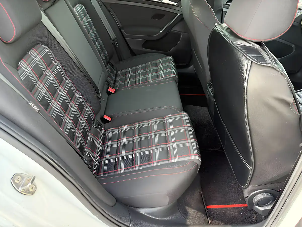 Used 2013 Volkswagen Golf Bluemotion Tech GTI White - Interior and Exterior details 13