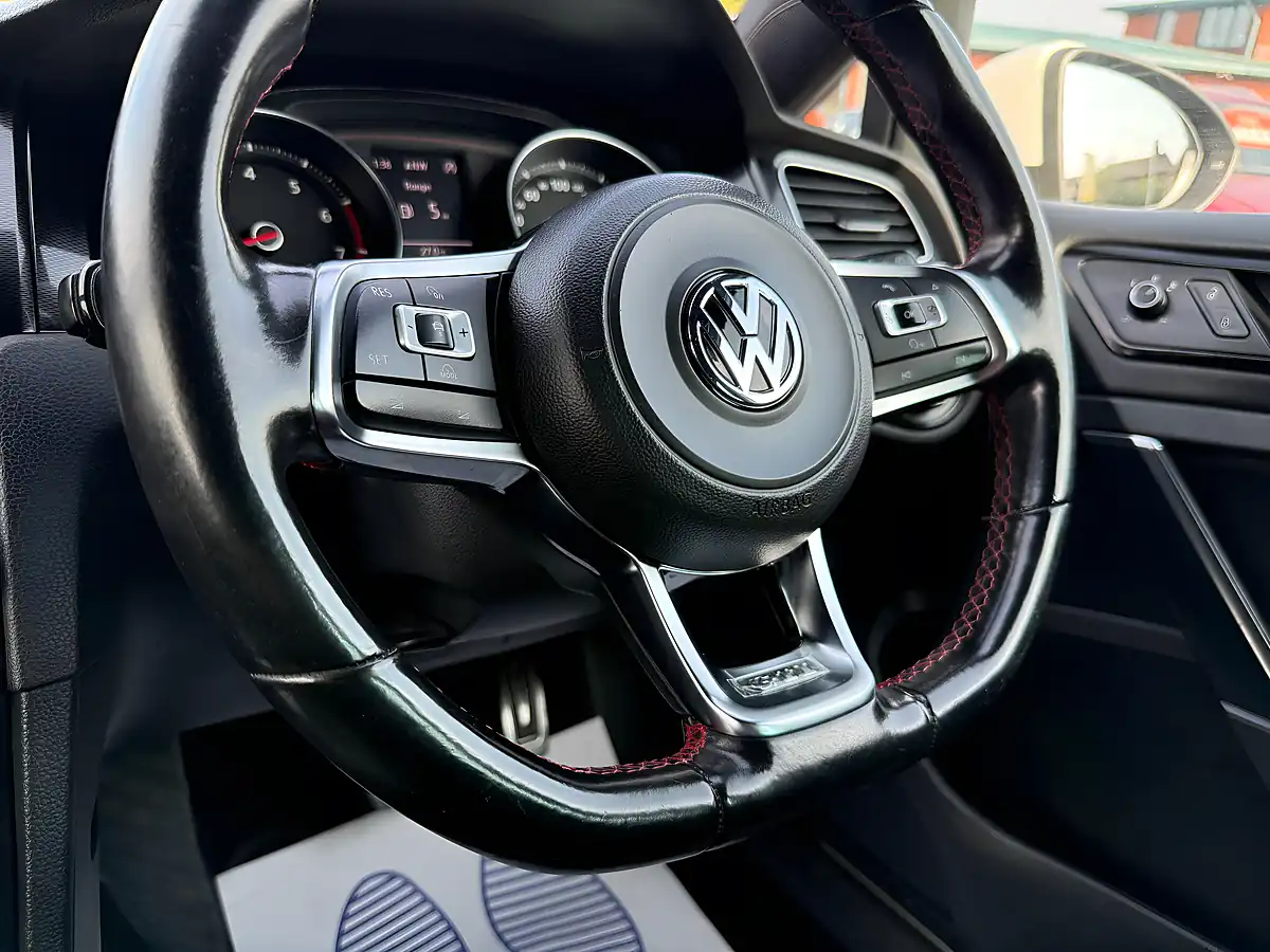 Used 2013 Volkswagen Golf Bluemotion Tech GTI White - Interior and Exterior details 14