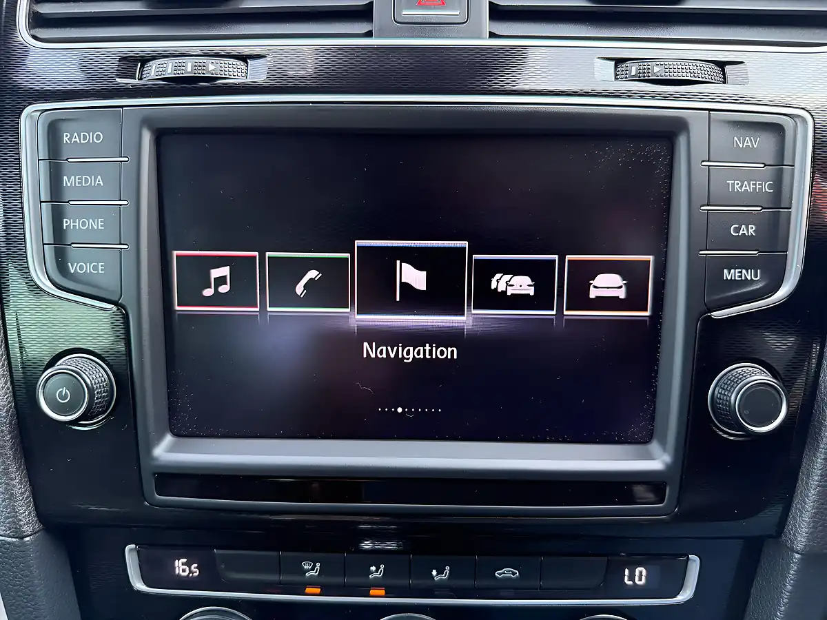 Used 2013 Volkswagen Golf Bluemotion Tech GTI White - Interior and Exterior details 15
