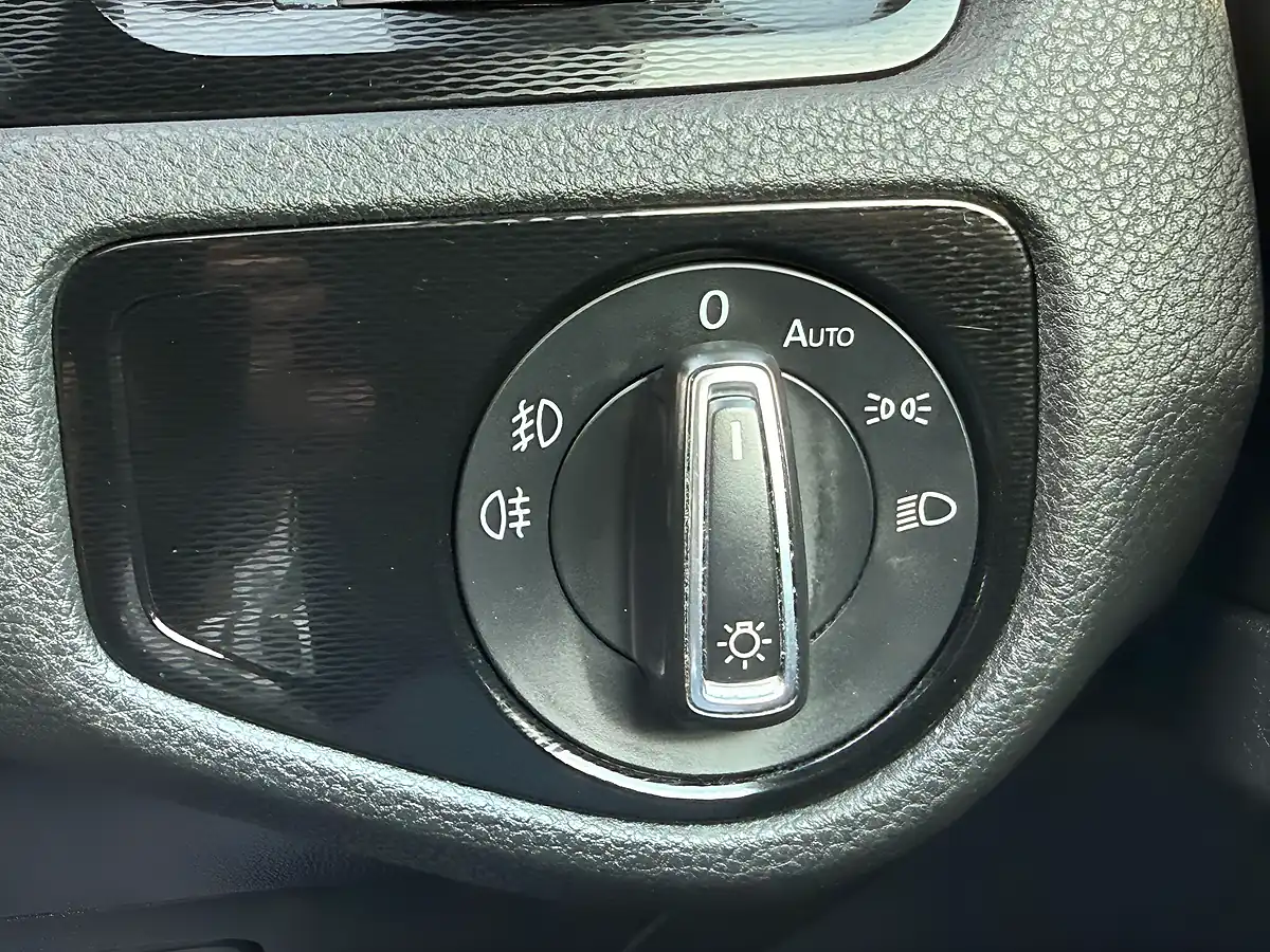 Used 2013 Volkswagen Golf Bluemotion Tech GTI White - Interior and Exterior details 18