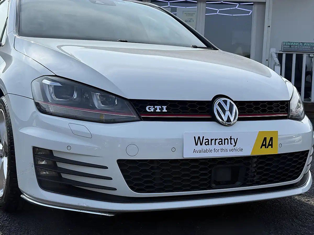 Used 2013 Volkswagen Golf Bluemotion Tech GTI White - Interior and Exterior details 9