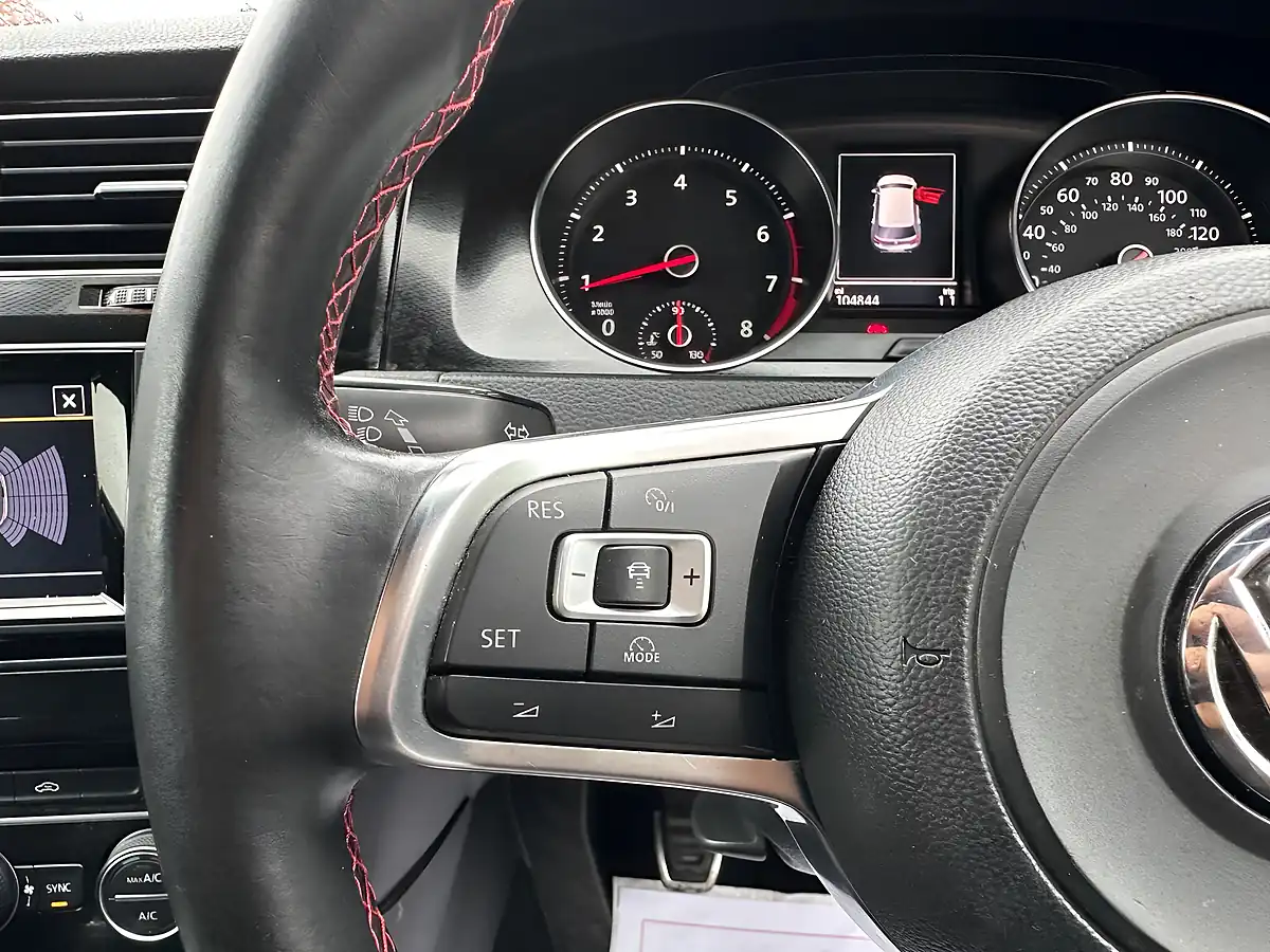 Used 2013 Volkswagen Golf Bluemotion Tech GTI White - Interior and Exterior details 11