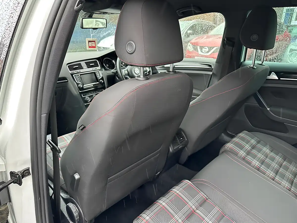 Used 2013 Volkswagen Golf Bluemotion Tech GTI White - Interior and Exterior details 13